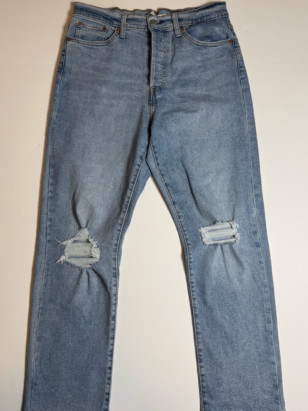 Levi's Women's Wedgie Straight Light Wash Distressed Denim Jeans 31 Casual